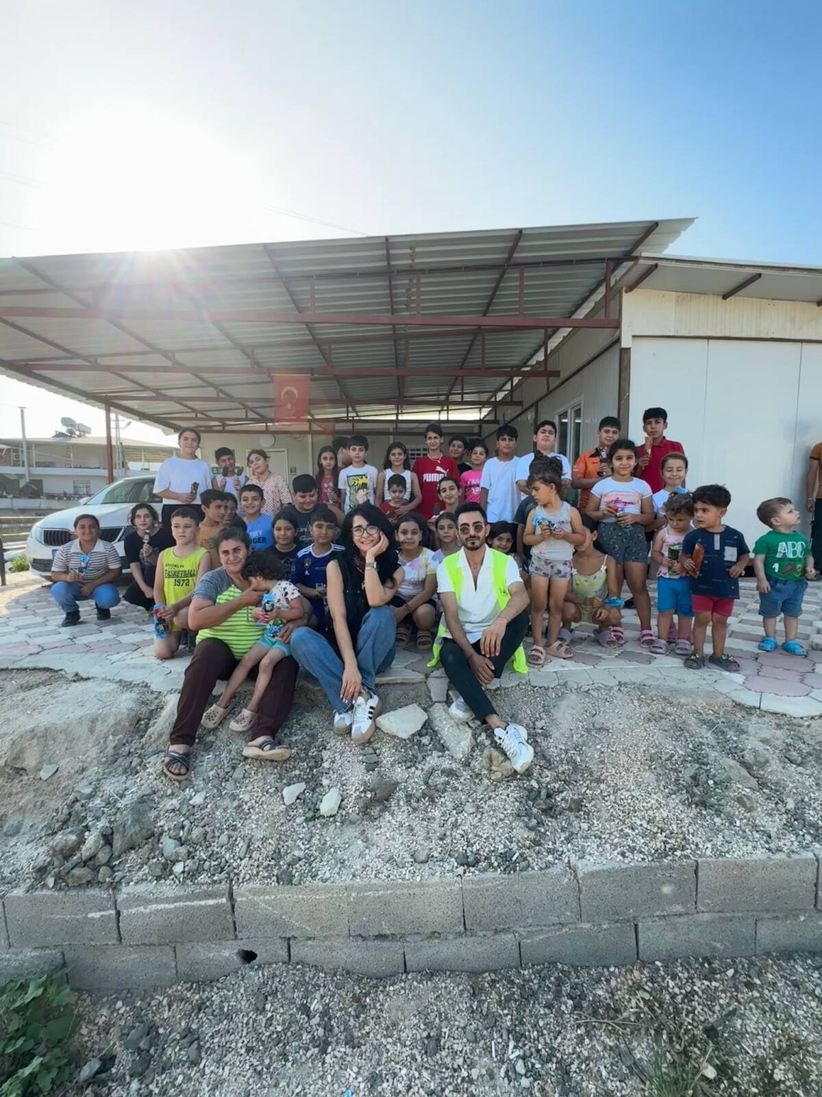 Hatay’da geçtiğimiz günlerde yaşanan orman yangınından etkilenen çocuklara moral amacıyla