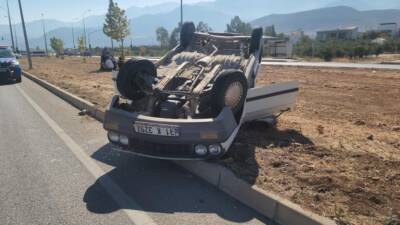 Hatay’ın Hassa ilçesinde meydana gelen kazada tırla çarpıştıktan sonra takla