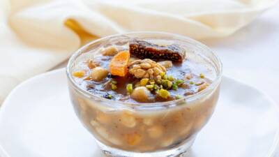 Paylaşmanın, dayanışmanın ve bereketin simgesi olan Aşure Günü, Hatay’da dualarla