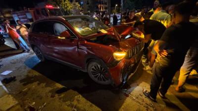 Hatay’ın Reyhanlı ilçesinde meydana gelen trafik kazasında kontrolden çıkan otomobil,