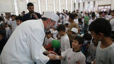 Hatay’da ortaokul öğrencileri, Türkiye Gençlik Vakfı (TÜGVA) Hatay İl Temsilciliğinin