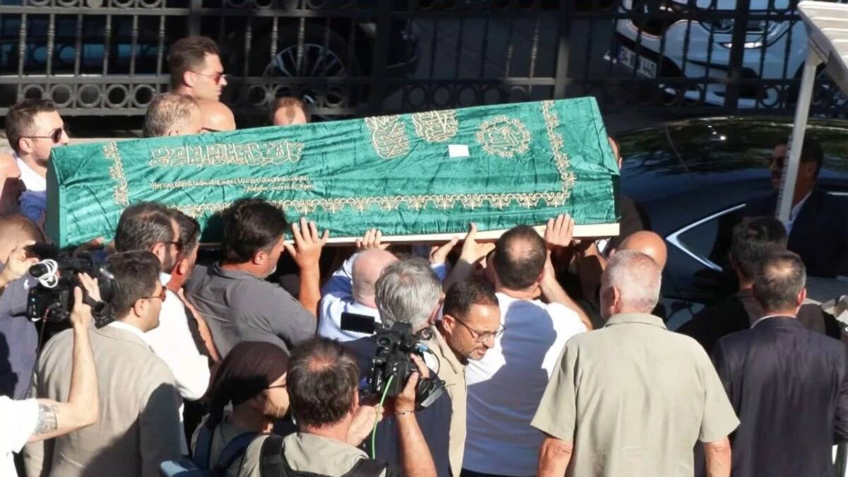 Cumhurbaşkanı Başdanışmanı ve Ekonomi Politikaları Kurulu Üyesi gazeteci-yazar Yiğit Bulut,