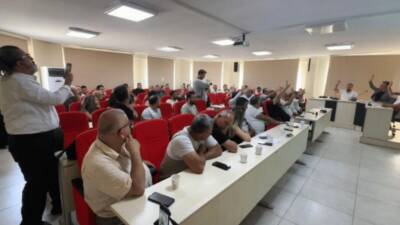 Hatay’ın CHP’li Defne Belediyesi, yaz tatili döneminde olağanüstü toplanan meclis