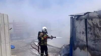 Hatay’ın Antakya ilçesinde, depremzede bir ailenin yaşadığı konteynerde gece saatlerinde