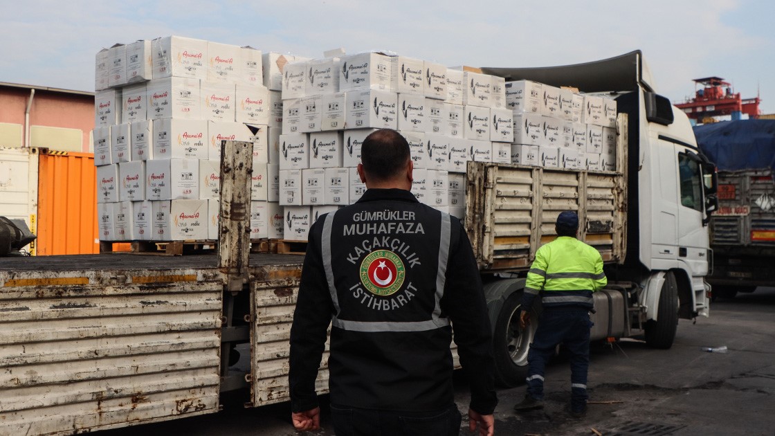 Ticaret Bakanlığı Gümrükler Muhafaza ekipleri, “dumansız Türkiye” hedefiyle yürüttükleri operasyonlarda,