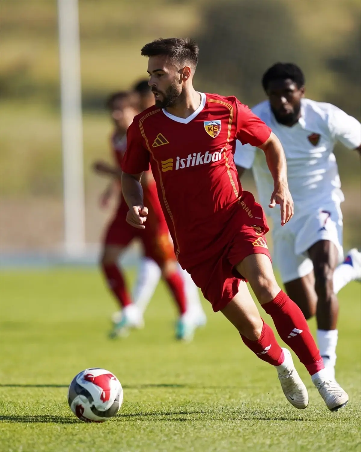 Trendyol Süper Lig ekiplerinden Bellona Kayserispor, yeni sezon hazırlıkları kapsamında