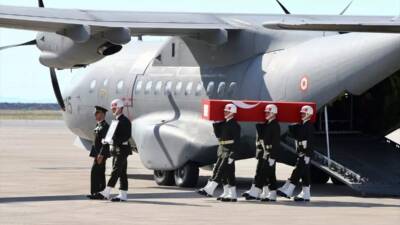 Hatay İskenderun’daki Deniz Er Eğitim Alayı’nda yüksek ateş nedeniyle hastaneye