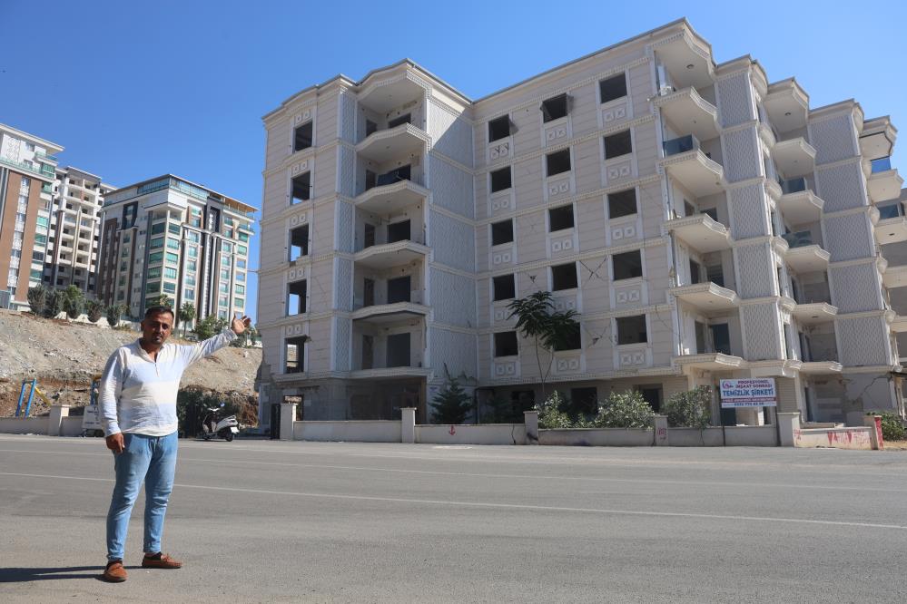 Hatay'ın Kırıkhan ilçesinde yıkımı gerçekleştirilecek olan ağır hasarlı 5 katlı