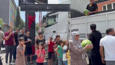 Hatay’ın Belen ilçesinde esnaflık yapan Yunus Emre Cömert, hem üreticinin