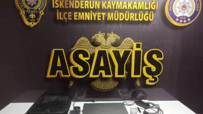 Hatay Emniyet Müdürlüğü’nün İskenderun’da gerçekleştirdiği hırsızlık operasyonunda çalıntı elektronik eşyalarla
