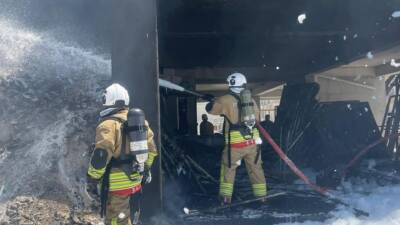 Hatay’ın Antakya ilçesinde bir inşaat şantiyesinde çıkan yangın, itfaiye ekiplerinin