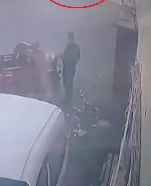 Hatay’ın Reyhanlı ilçesinde otomobille çarpışan motosikletlinin metrelerce savrulduğu kaza anı,