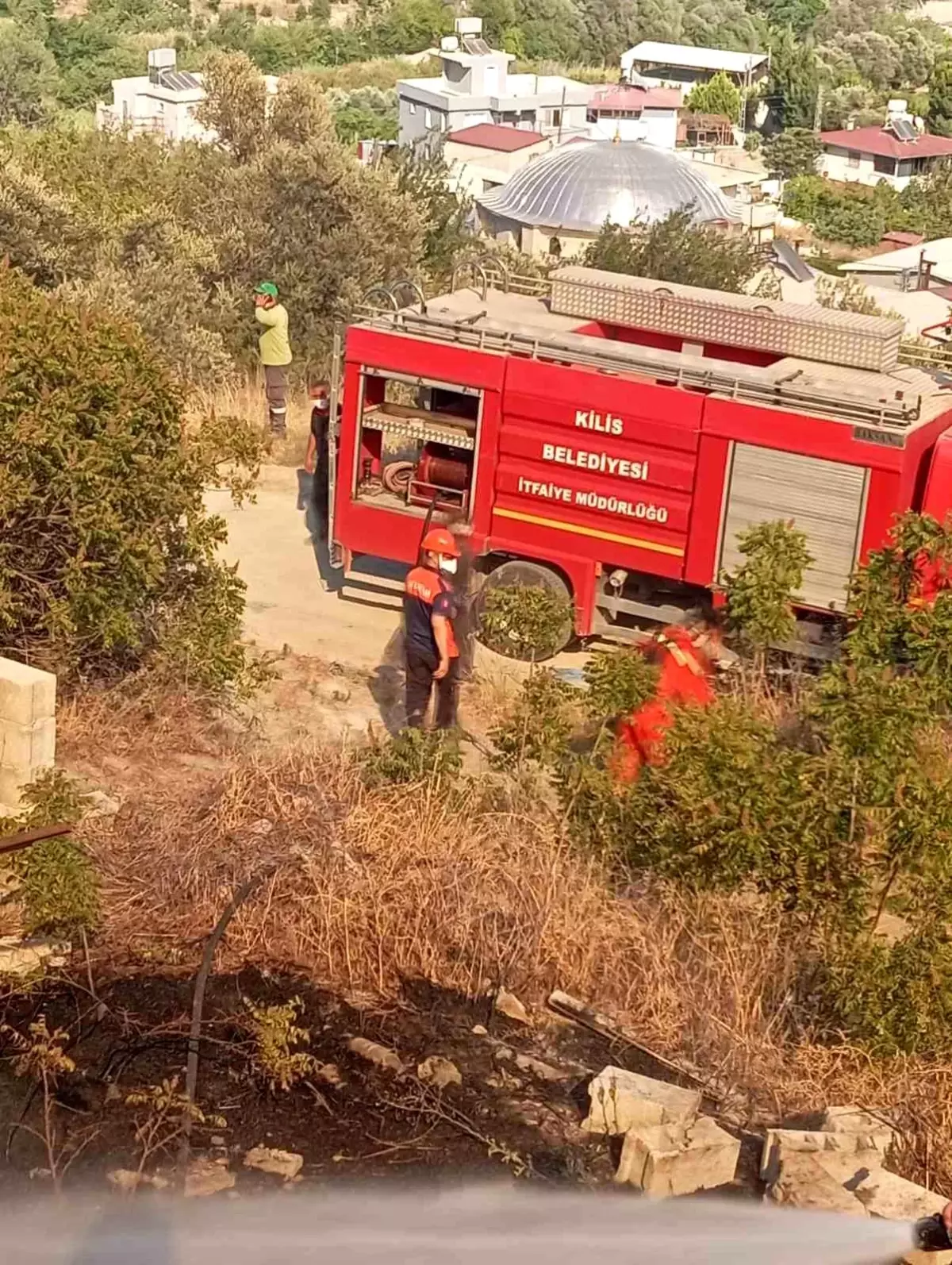 Hatay’da devam eden orman yangınına Kilis Belediyesi de 2 araç