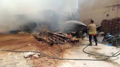 Hatay’ın Kırıkhan ilçesinde meydana gelen yangın, hem bir evi hem