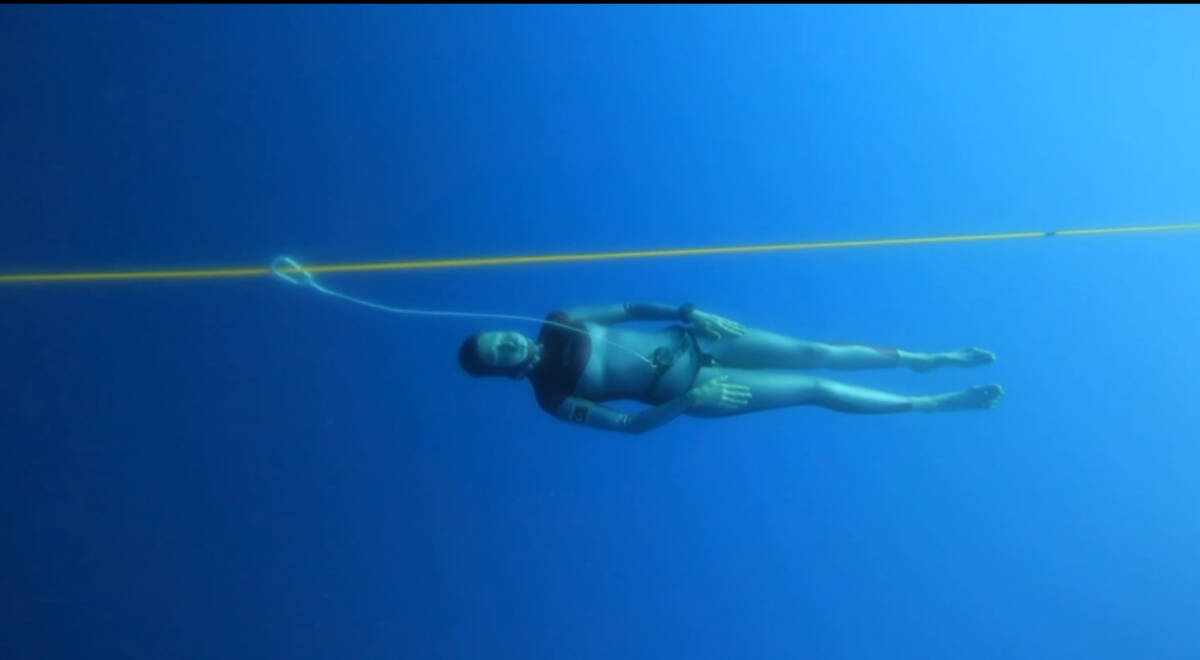 Serbest dalışta 38 metreye ulaşarak Türkiye rekorunu kırdı Antalya’da düzenlenen