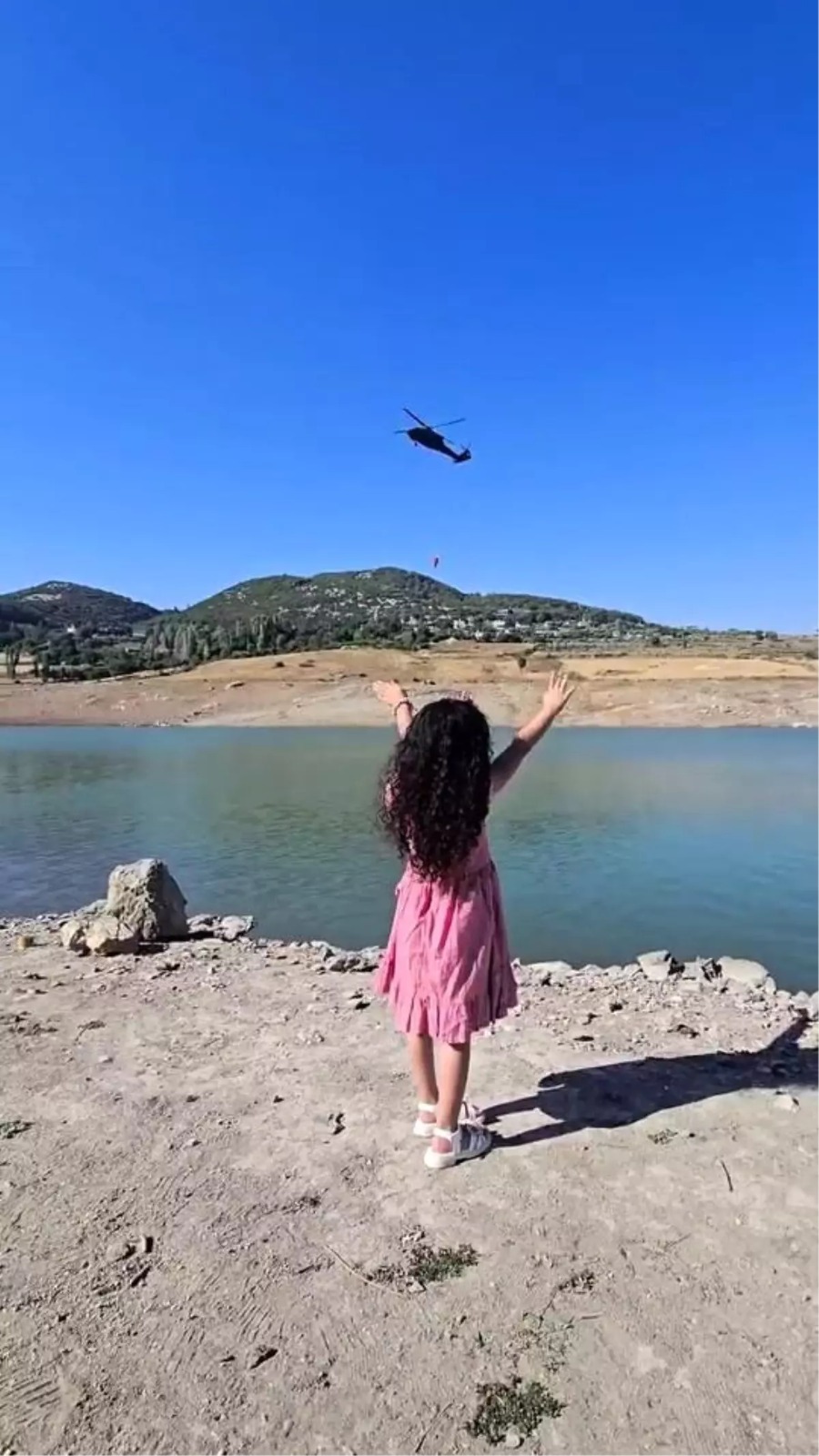 Hatay’ın sınır hattında devam eden orman yangınına müdahale eden Skorsky