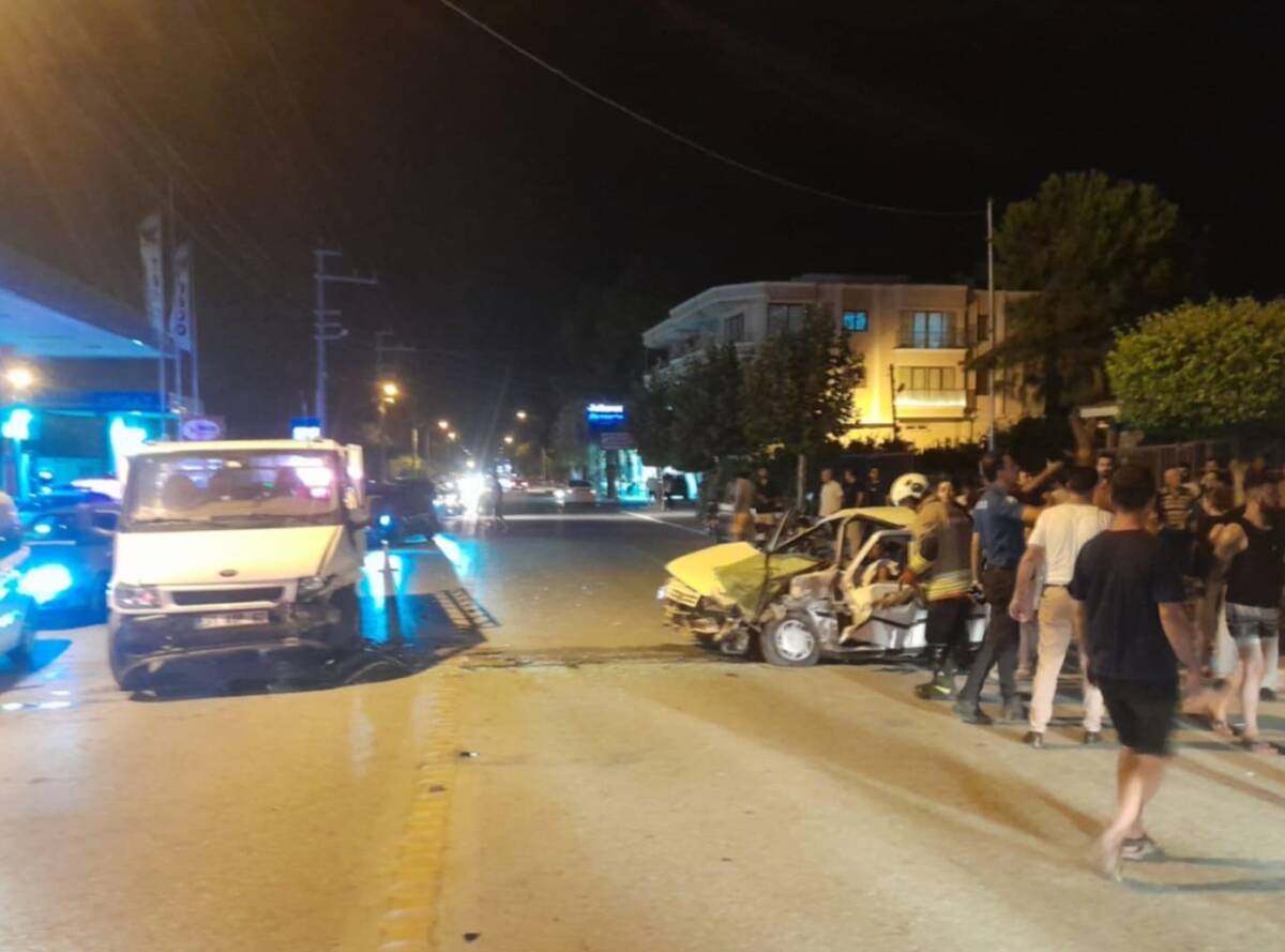 Hatay’ın Samandağ ilçesinde meydana gelen trafik kazasında, otomobil ile pikap