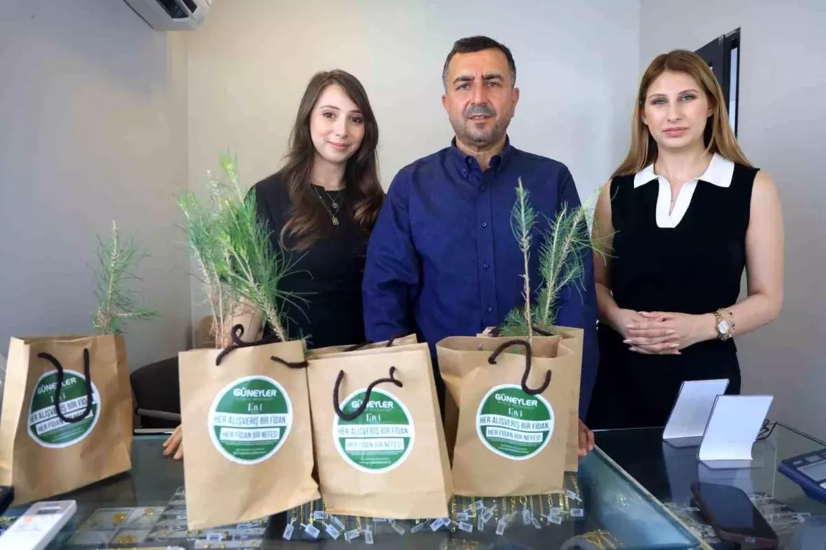 Hatay’da uzun yıllardır sarraflık yapan Ahmet Güney, kentte yaşanan orman