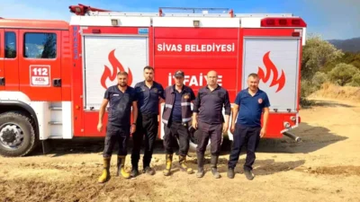 Sivas Belediyesi’ne bağlı itfaiye ekibi, Hatay’daki orman yangınlarına müdahale etmek