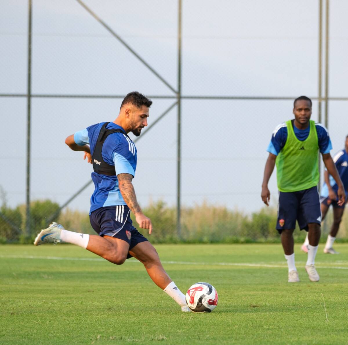 Hatayspor, yeni sezon hazırlıklarını hız kesmeden sürdürüyor. 1 Temmuz’da başlayan