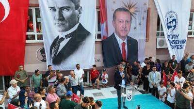 Hatay Büyükşehir Belediye Başkanı Mehmet Öntürk, Arsuz’un Madenli Mahallesi’nde yıllardır