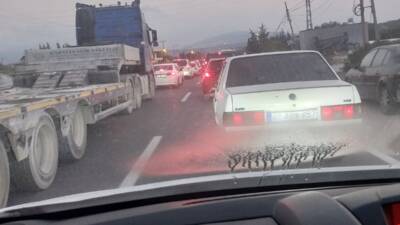 Depremin ardından yapılan yeniden yapılaşma sürecinde bazı yolların trafiğe kapatılması