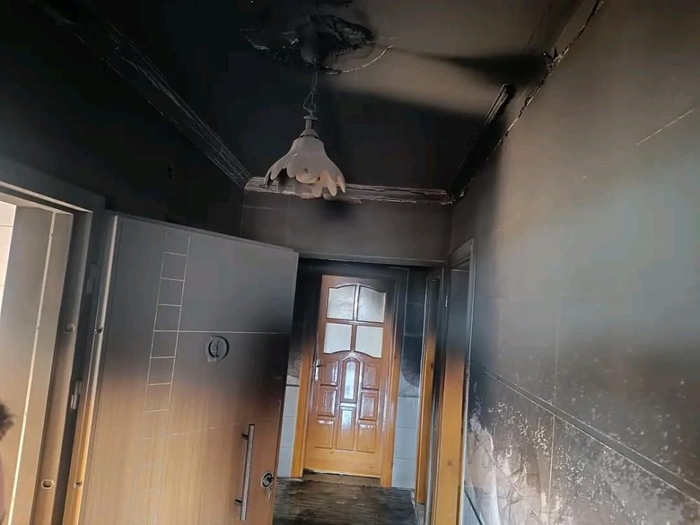 Hatay’ın Kırıkhan ilçesinde bir apartman dairesinde çıkan yangın, çevre sakinlerinde