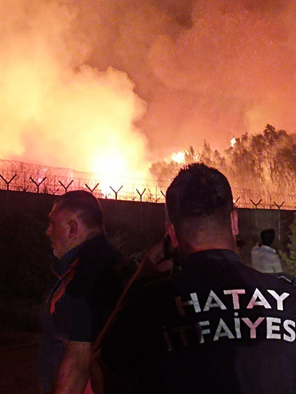 &nbsp; Hatay’ın farklı bölgelerinde çıkan orman yangınlarına ekiplerin müdahalesi sürüyor.