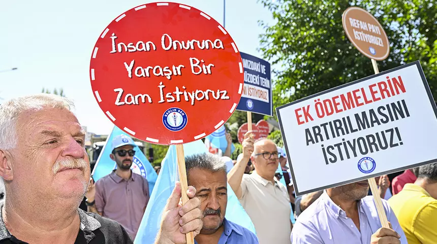 Memurlar bugün iş bıraktı: Zam İçin Yeni Teklif Bekleniyor 8’inci Dönem Toplu Sözleşme görüşmeleri kapsamında Kamu İşveren Heyeti’nin sunduğu