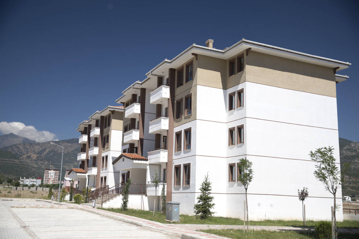 Hatay’ın Yayladağı ilçesinde, Eğerci Mahallesi’nde inşa edilen toplam 467 konutluk
