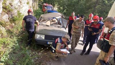 Hatay’ın Dörtyol ilçesinde meydana gelen trafik kazasında, kamyonetle çarpışan Tofaş