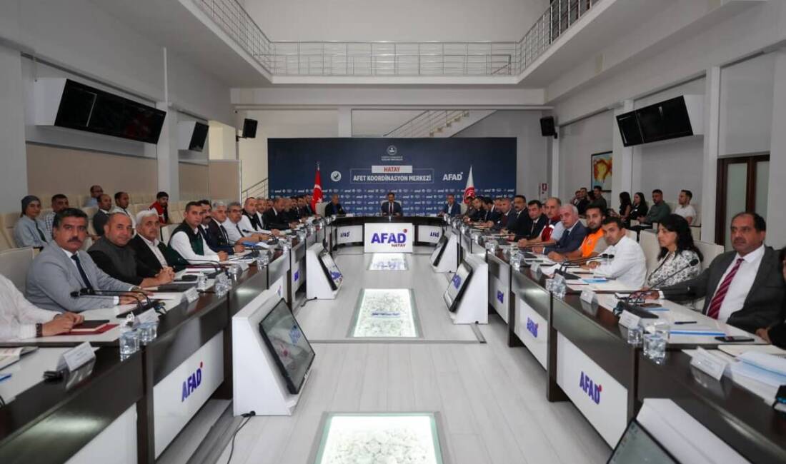 Hatay Valisi Mustafa Masatlı başkanlığında, Vali Yardımcıları ve İl Müdürlerinin