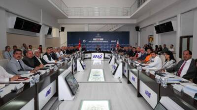 Hatay Valisi Mustafa Masatlı başkanlığında, Vali Yardımcıları ve İl Müdürlerinin