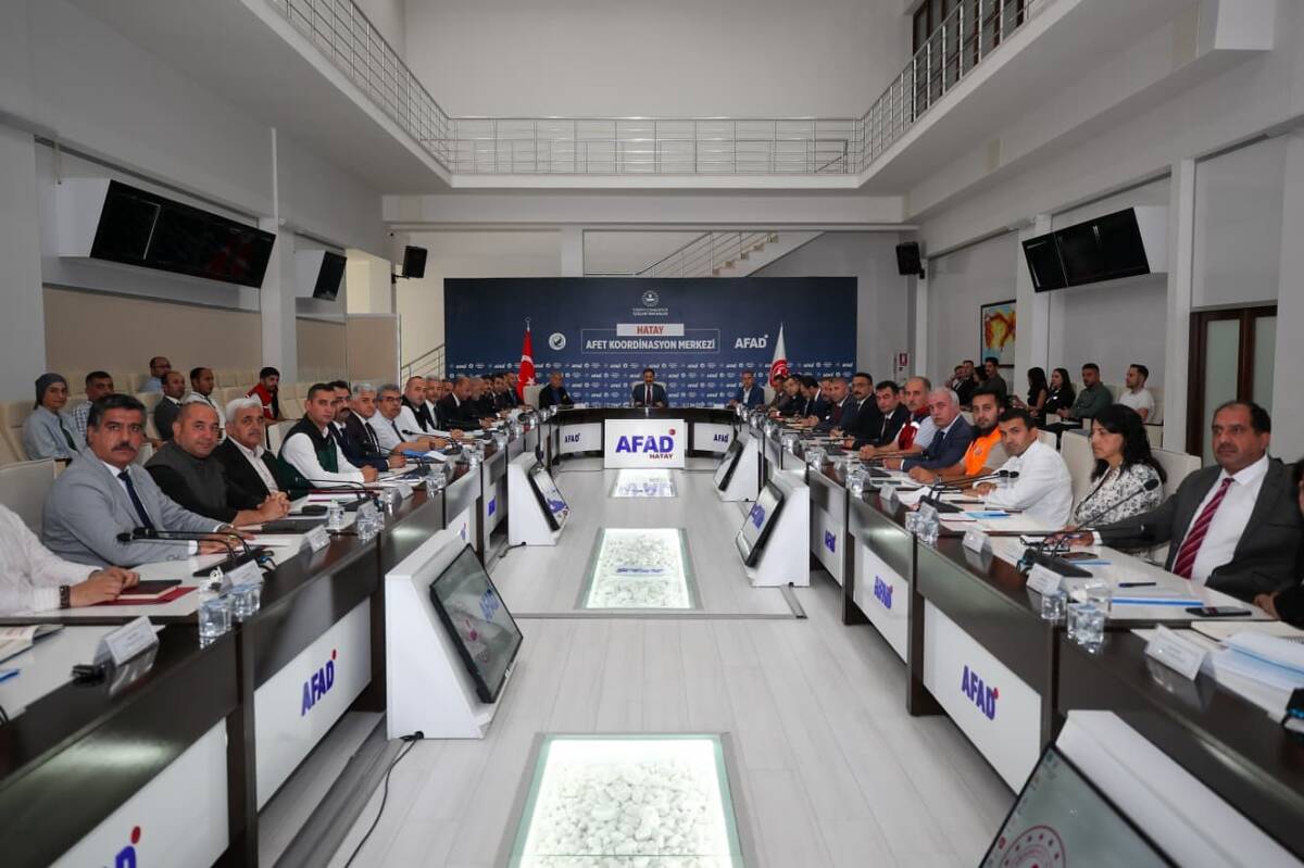 Hatay Valisi Mustafa Masatlı başkanlığında, Vali Yardımcıları ve İl Müdürlerinin