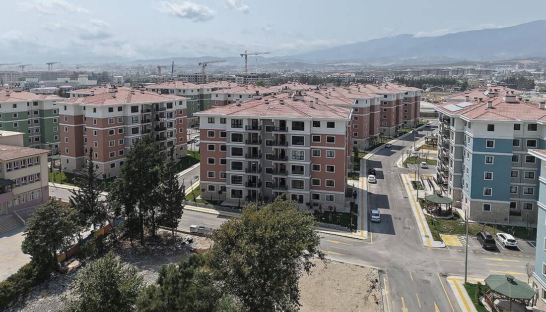 6 Şubat 2023 depremlerinde ağır hasar alan ve 43 bloğu