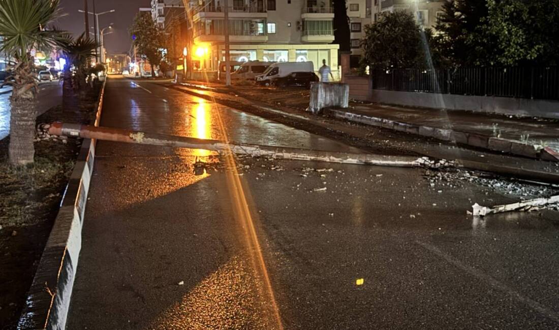 Kontrolden çıkan çekici caddeyi trafiğe kapattı Hatay’ın Dörtyol ilçesinde meydana gelen kazada, kontrolden çıkan bir çekici