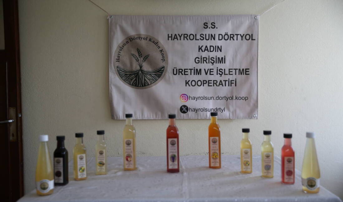 Hatay’ın Dörtyol ilçesinde, kooperatif çatısı altında bir araya gelen kadınlar,