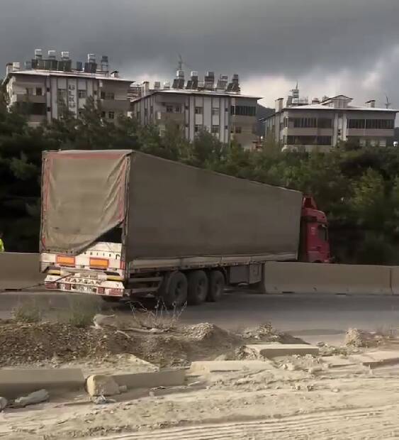 Hatay’ın Belen ilçesi, Antakya-İskenderun karayolu üzerindeki Gedik mevkiinde bir kez