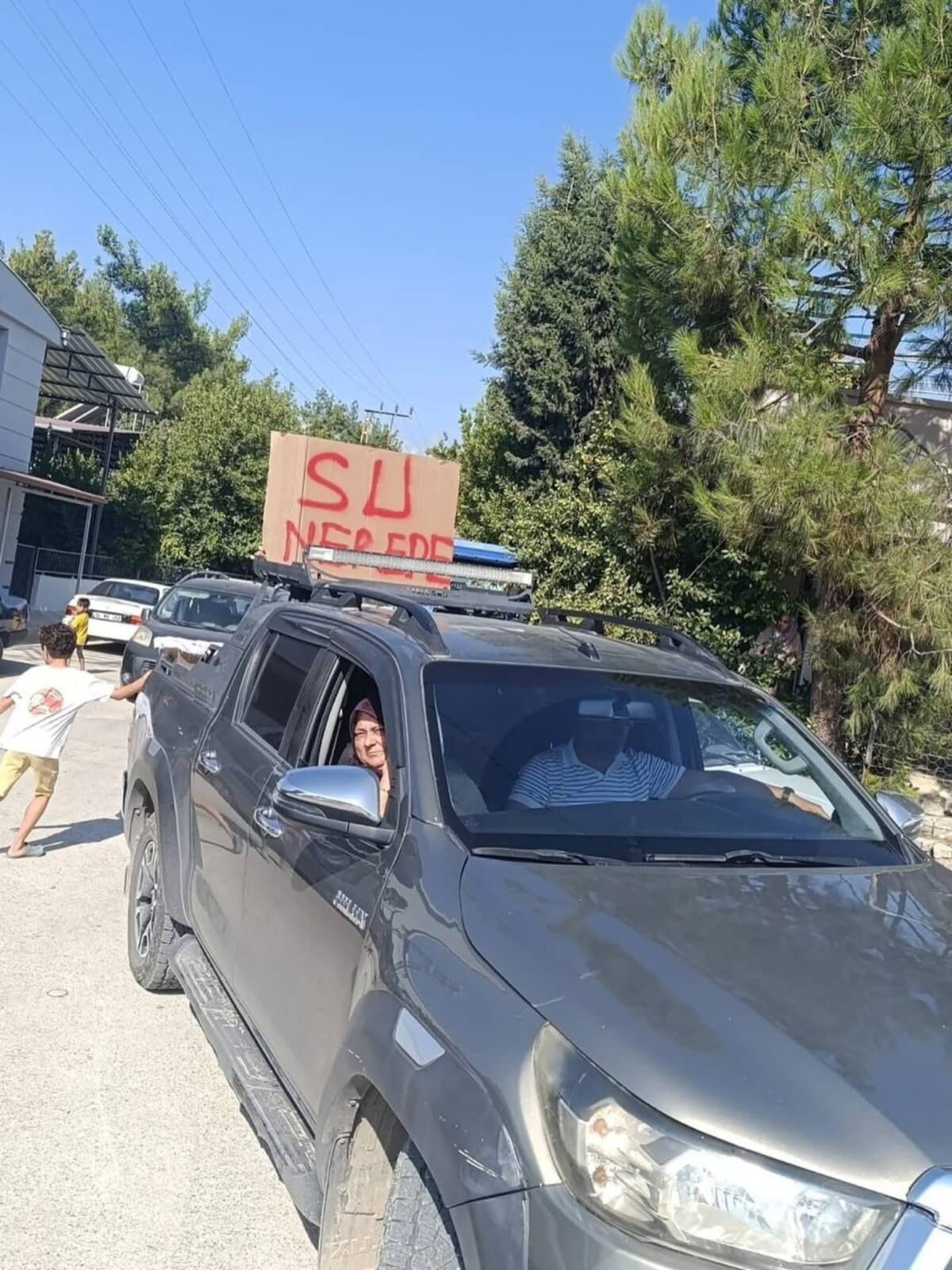 Hatay’ın Kırıkhan ilçesine bağlı İmece Mahallesi’nde yaşayan yurttaşlar, haftalardır süren