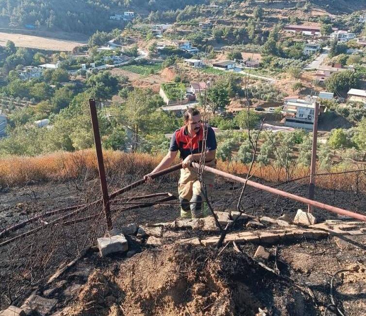 Kisecik’te korkutan orman yangını: Ekipler facianın önüne geçti Hatay’ın Antakya ilçesine bağlı Kisecik Mahallesi’nde ormanlık alanda çıkan yangın,