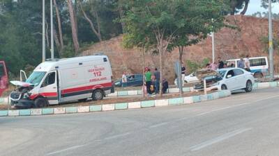   Hatay’ın Yayladağı ilçesi girişindeki kavşakta meydana gelen trafik kazasında,