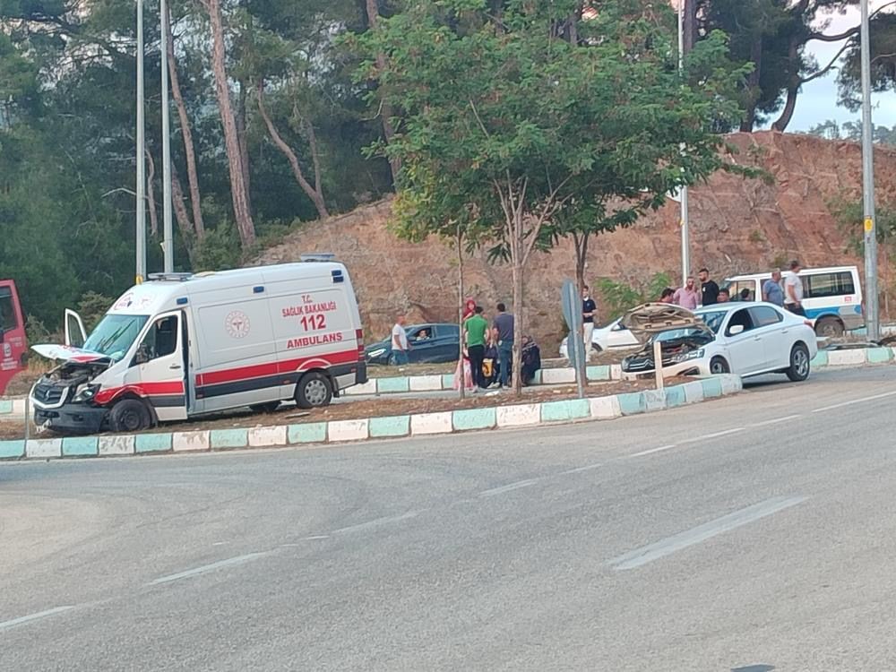&nbsp; Hatay’ın Yayladağı ilçesi girişindeki kavşakta meydana gelen trafik kazasında,