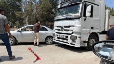 Hatay’ın Antakya ilçesinde bugün öğle saatlerinde Maksim Bulvarı civarında maddi