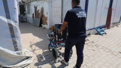 Hatay Büyükşehir Belediyesi, UNICEF işbirliğiyle engelli vatandaşlara tekerlekli sandalye desteği