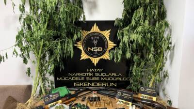   Hatay’ın Belen ilçesinde yapılan narkotik operasyonunda, ruhsatsız silahlar ve