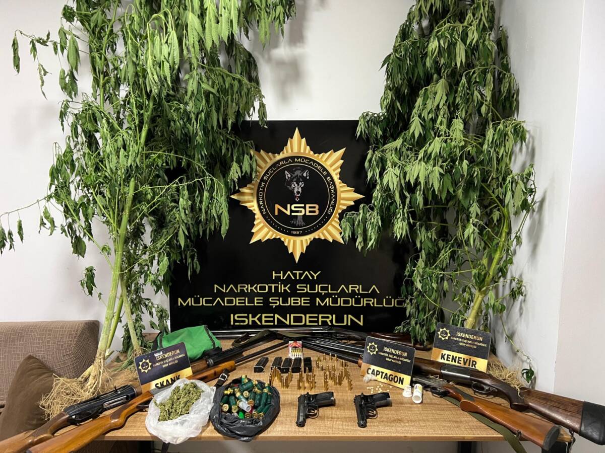 &nbsp; Hatay’ın Belen ilçesinde yapılan narkotik operasyonunda, ruhsatsız silahlar ve