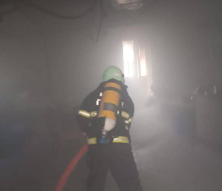 Hatay’ın Samandağ ilçesinde çıkan ev yangını, itfaiye ekiplerinin hızlı müdahalesi