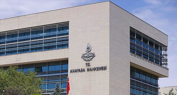 OHAL KHK’sıyla İade Edilenlere Yeni Kapı Açıldı Anayasa Mahkemesi (AYM), olağanüstü hal (OHAL) döneminde çıkarılan kanun hükmünde