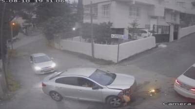 İskenderun’un Esentepe Mahallesi’nde, hastaneye hasta sevk eden ambulansı takip eden