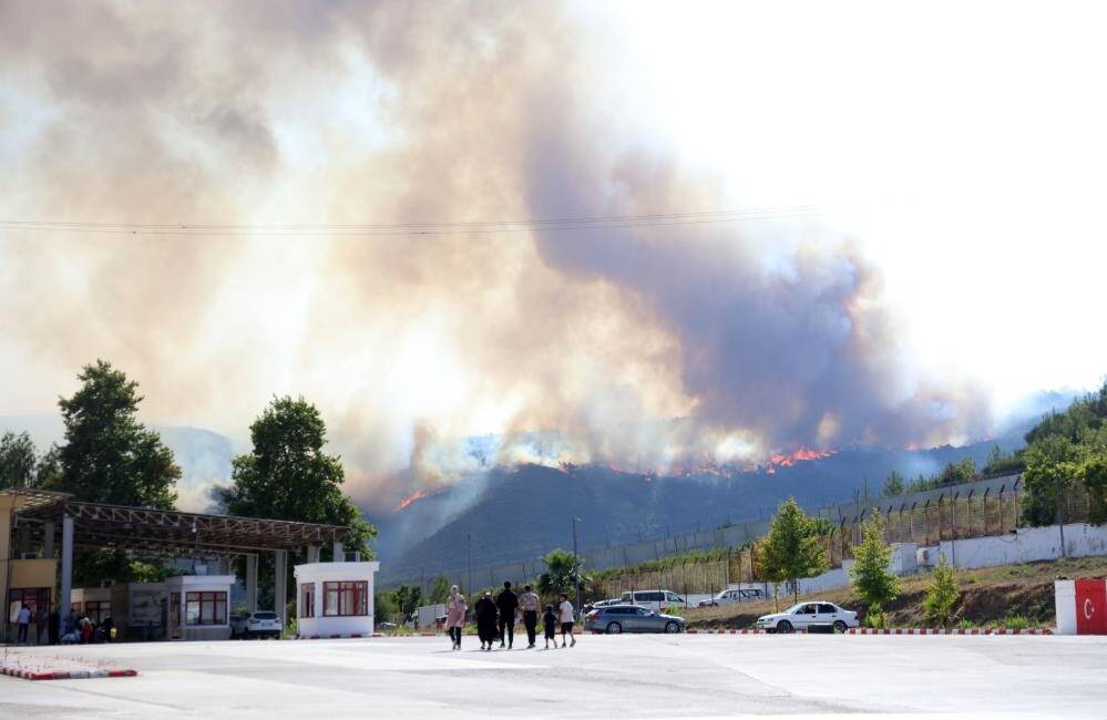 Hatay’ın Kırıkhan, Yayladağı, Defne ve Hassa ilçelerinde çıkan orman yangınları,
